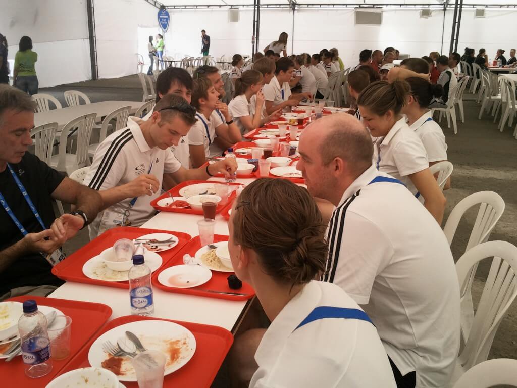 Das deutsche Team beim Mittagessen